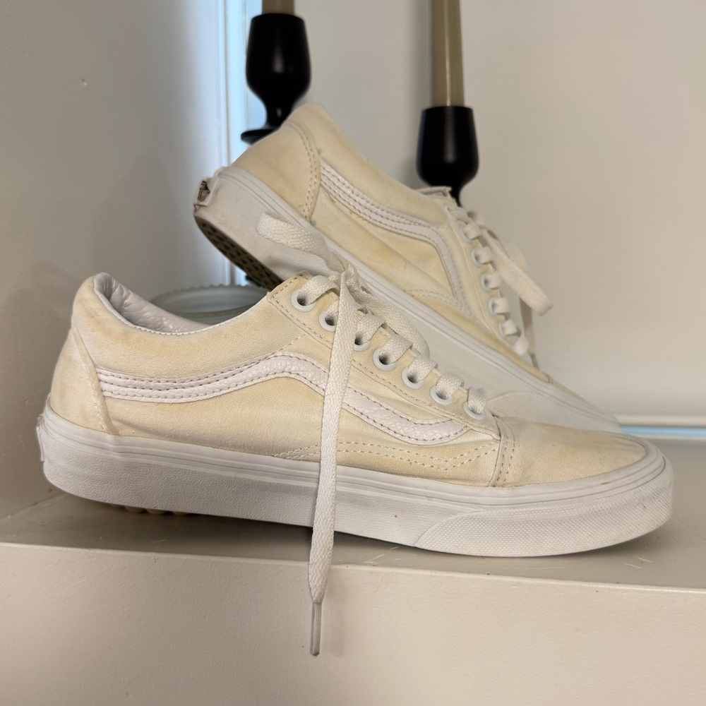 White Women’s Vans Shoes size 8